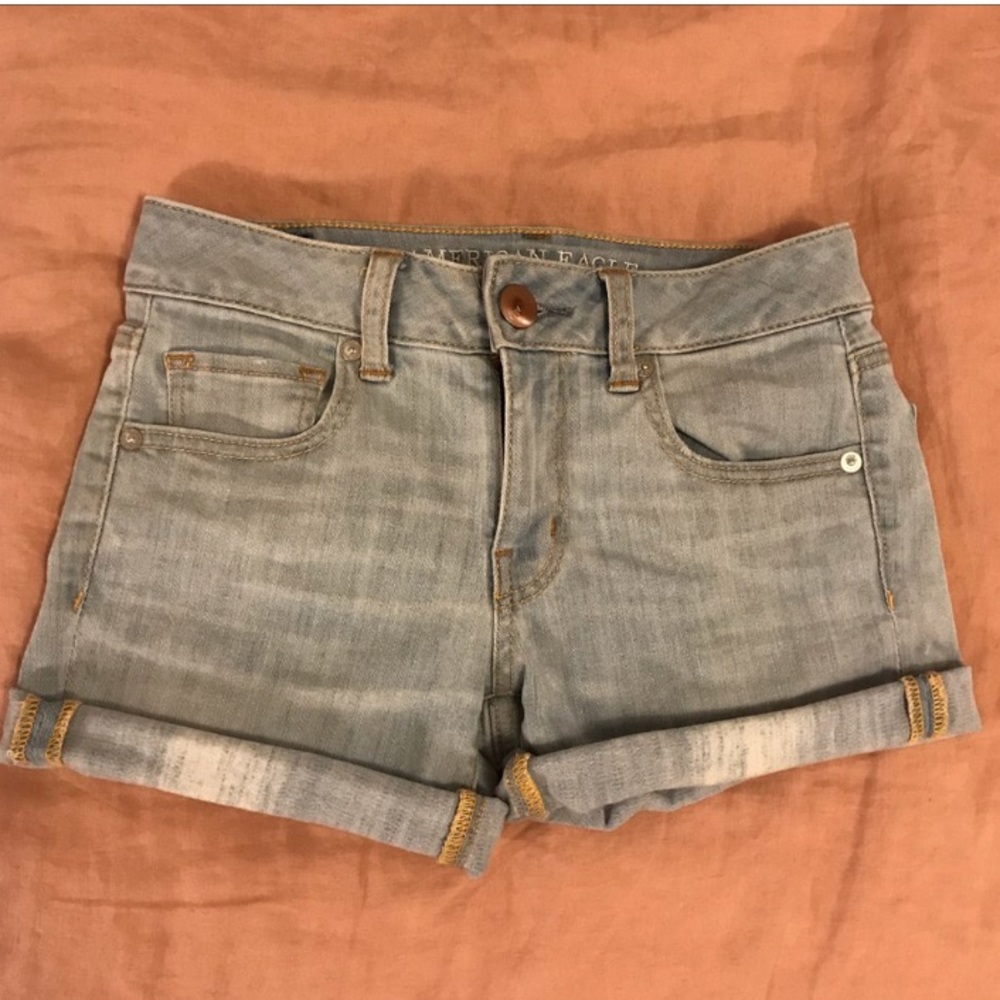 Light wash American Eagle shorts